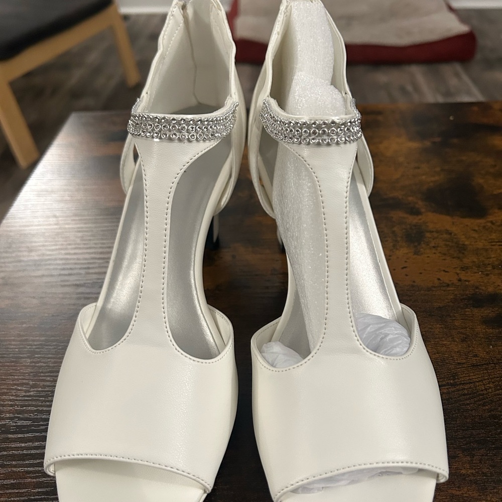 Ash White Heels Modern Elegance